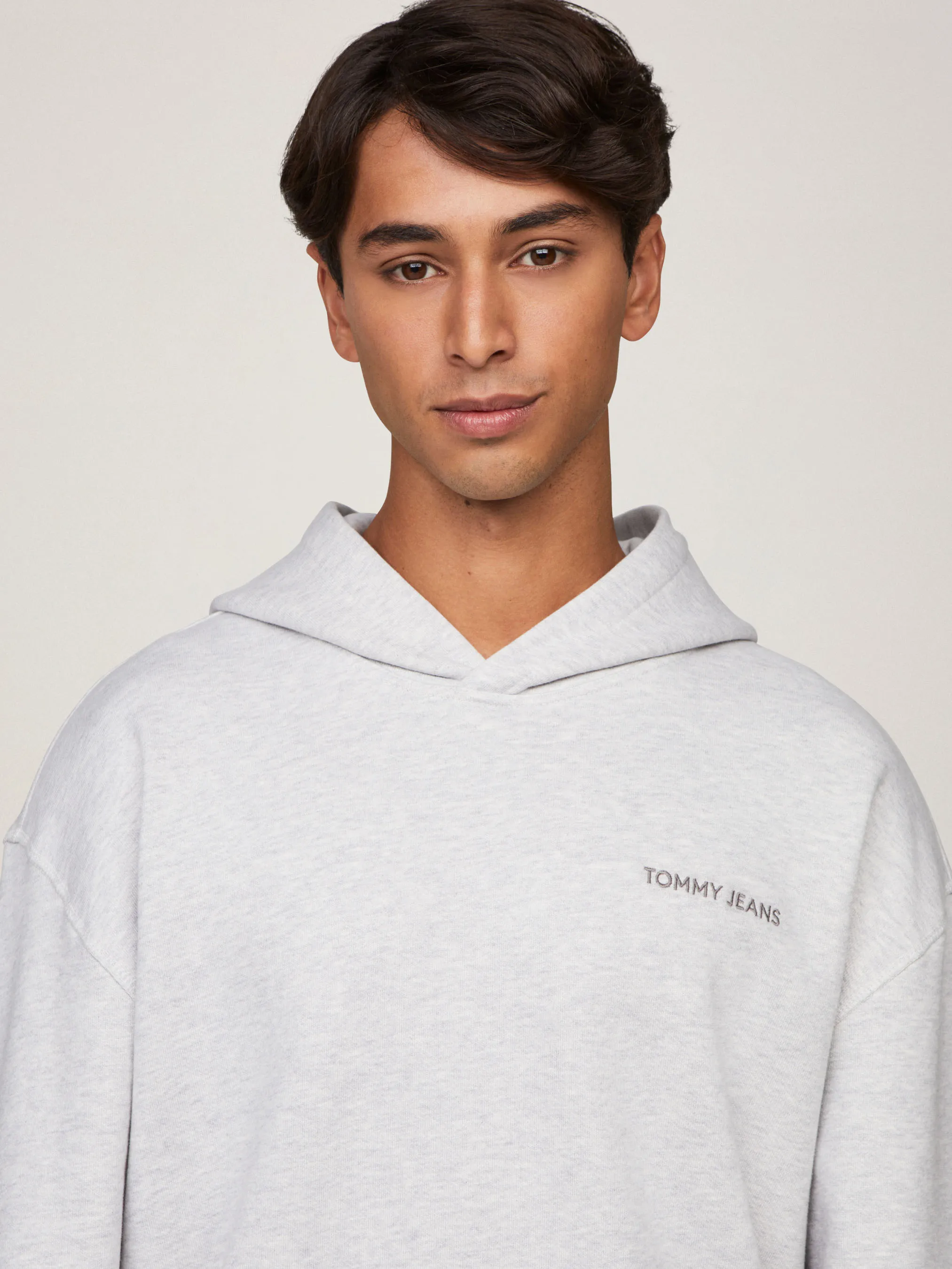 Classics Logo Embroidery Relaxed Fit Hoodie | Sweatshirts & Hoodies | Tommy Jeans